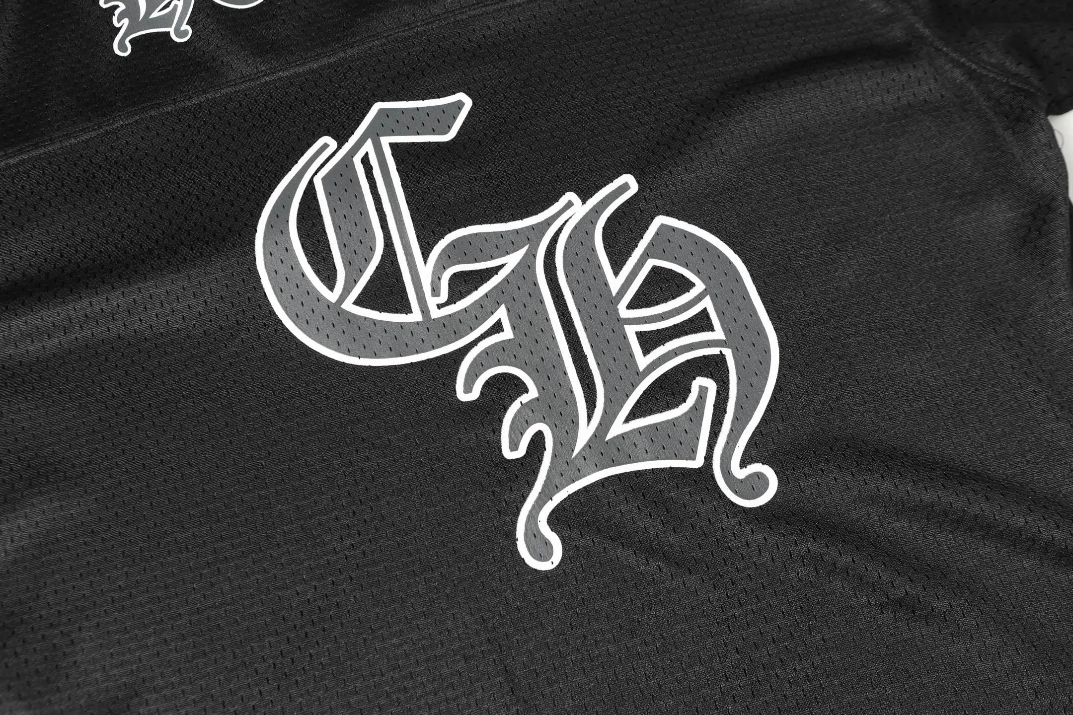 P190 Chrome Hearts CH Chrome Hearts popular Sanskrit printed mesh double-layer ice hockey jersey sports suit. Uses direct injection imported machine printing. All hardware and accessories are milled and customized. Correct configuration. Black 2025 Chrome Hearts authentic packaging. 280 grams of custom-dyed double yarn cotton. Large version. Loose and stylish. Different from lower versions. Slim and long version with upper body and hips. 100% commitment: top quality. Not fast food. The highest version on the market. Top quality - different from ordinary versions on the market. If you care about quality, you should also respect the price. Absolutely 0 after-sales service and 0 return rate so far. It’s hard not to love the style - 280g double yarn cotton custom dyed fabric - Correct high-density main mark, washed tag, hand-sewn